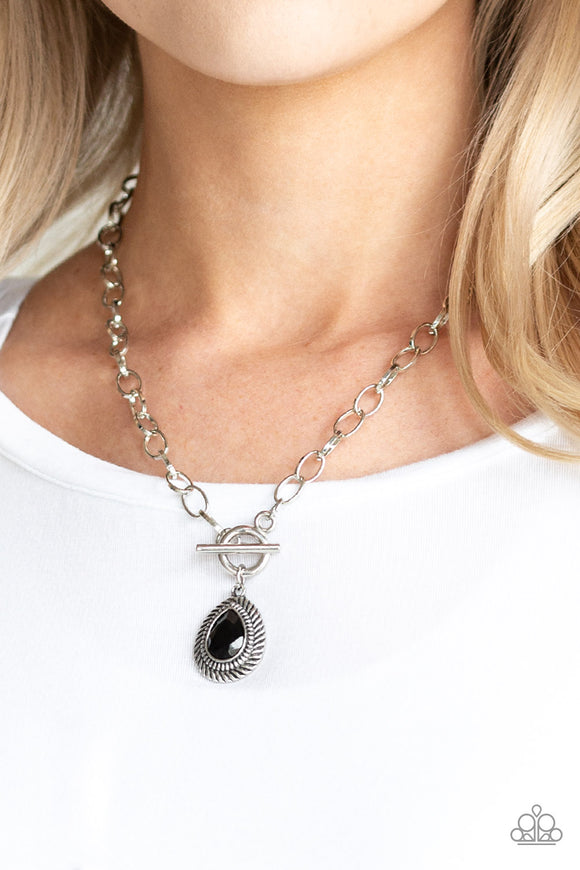 Sheen Queen - Black Paparazzi Necklace